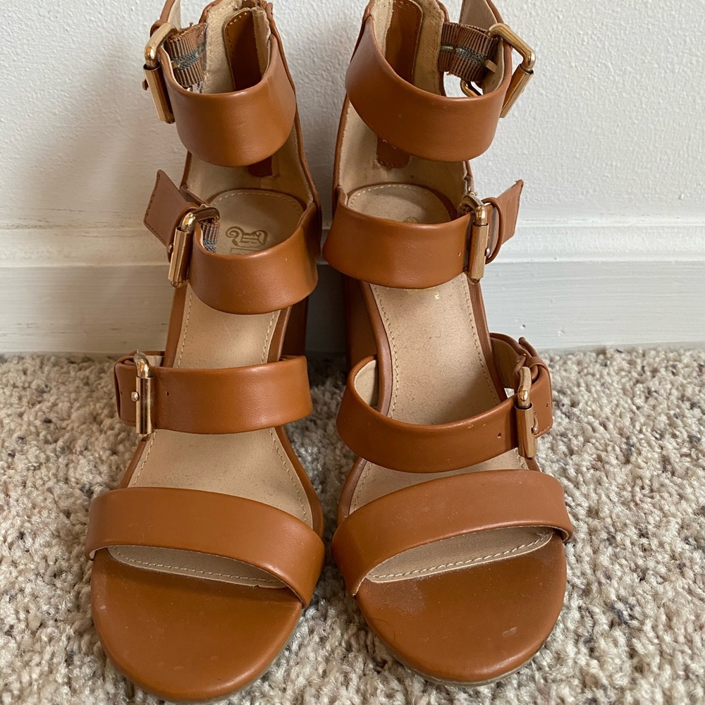 Strapping heals